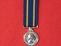 MINIATURE CANADA ROYAL CANADIAN MOUNTED POLICE RCMP LONG SERVICE MEDAL EIIR