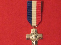 MINIATURE COMMEMORATIVE GENERAL SERVICE CROSS MEDAL LOOSE MOUNTED WITH FIXING PIN ON THE REVERSE