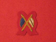 MESS DRESS CROSSED FLAGS GOLD ON SCARLET BADGE