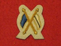 MESS DRESS CROSSED FLAGS GOLD ON WHITE BADGE