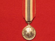 MINIATURE KINGS MEDAL FOR COURAGE IN THE CAUSE OF FREEDOM CONTEMPORARY MEDAL GVF CONDITION