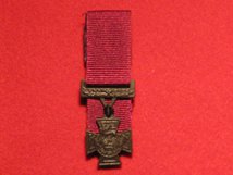 MINIATURE COURT MOUNTED VICTORIA CROSS VC MEDAL