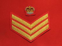 MESS DRESS COLOUR SARNT STAFF SGT CHEVRON AND CROWN GOLD ON SCARLET 