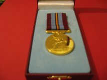 FULL SIZE COMMEMORATIVE ARNHEM 50TH ANNIVERSARY MEDAL BOXED