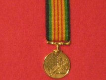 MINIATURE COMMEMORATIVE VIETNAM VETERANS MEDAL