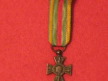 MINIATURE FRANCE FRENCH VOLUNTEER COMBATANTS CROSS MEDAL