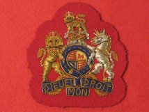 NUMBER 1 DRESS WO1 REGIMENTAL SARNT MAJOR RSM CROWN GOLD ON SCARLET BADGE