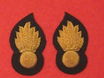 GRENADIER GUARDS OFFICERS COLLAR BADGES PAIR OF NUMBER 1 DRESS GOLD GRENADES