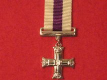 MINIATURE MILITARY CROSS MEDAL MC EIIR MEDAL