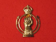 ROYAL ARMOURED CORPS CAP BADGE KC FIST