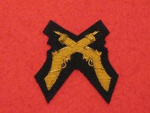 MESS DRESS CROSSED RIFLES GOLD ON BLACK BADGE