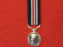 MINIATURE MILITARY MEDAL MM EIIR MEDAL 