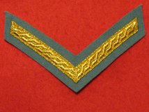 MESS DRESS 1 BAR LANCE CORPORAL CHEVRON GOLD ON POMPADOUR BLUE BADGE