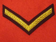 MESS DRESS 1 BAR LANCE CORPORAL CHEVRON GOLD ON MAROON BADGE