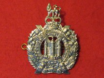 KINGS OWN SCOTTISH BORDERERS KOSB CAP BADGE QC QUEENS CROWN