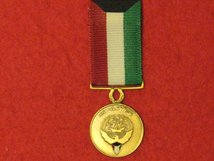 MINIATURE KUWAIT LIBERATION MEDAL BRONZE 4TH CLASS MEDAL