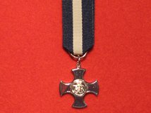 MINIATURE DISTINGUISHED SERVICE CROSS MEDAL DSC MEDAL EIIR