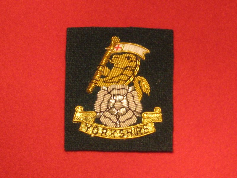 YORKSHIRE REGIMENT OFFICERS BERET BADGE ON DARK GREEN - Hill Military ...