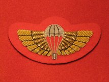 OFFICERS SAS TRAINED WINGS BADGE GOLD WINGS SILVER CANOPY ON SCARLET RED
