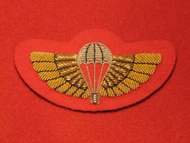 OFFICERS SAS TRAINED WINGS BADGE GOLD WINGS SILVER CANOPY ON SCARLET RED
