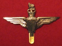 PARACHUTE REGIMENT CAP BADGE QC SLIDER. QUEENS CROWN 